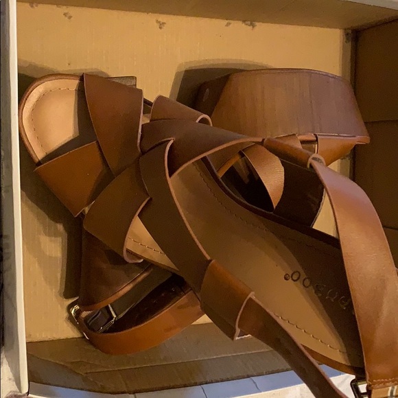 Ladies platform - Picture 2 of 5